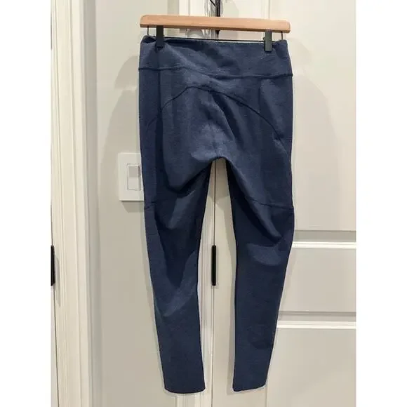 Outdoor Voices 3/4 Leggings Size: Medium Color: Blue - Picture 4 of 6